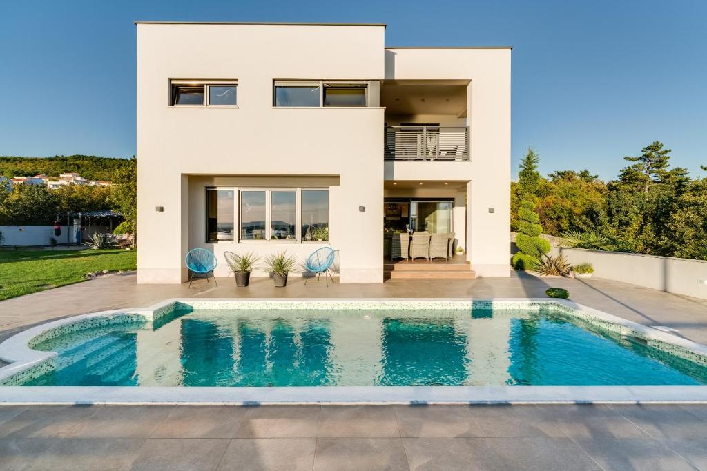 Luxury villa with pool near the beach, great view - TRAVELER tourist agency Krk - ID 2135