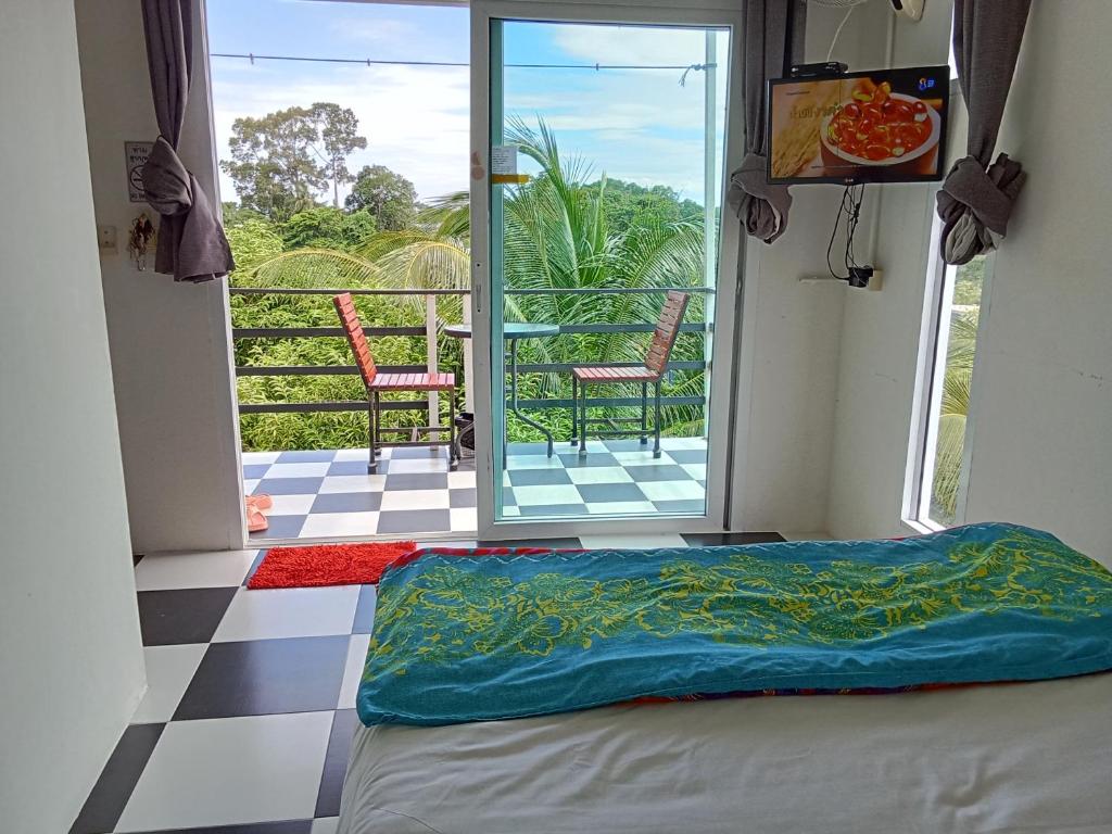 Postel nebo postele na pokoji v ubytování Private Lodge Beachside Samui Lamai