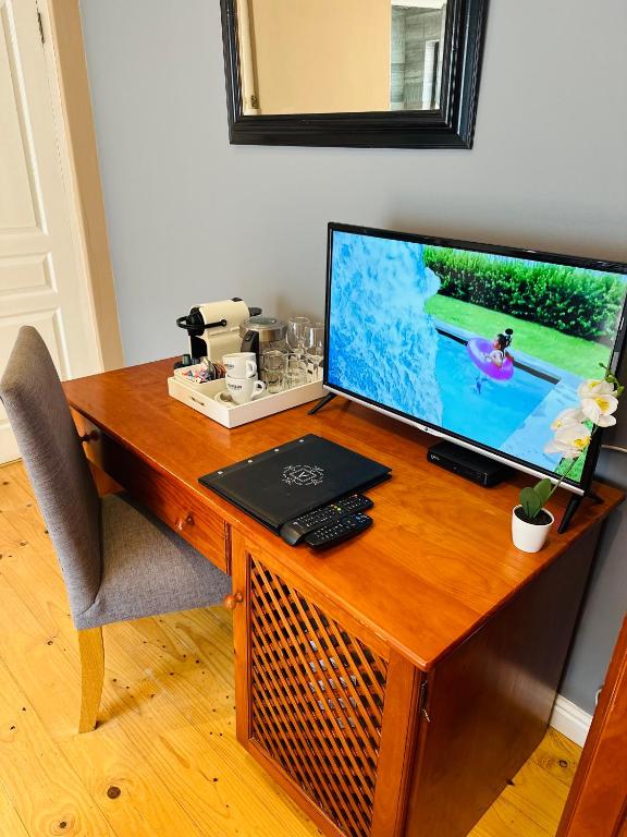 TV a/nebo společenská místnost v ubytování Vine Guesthouse