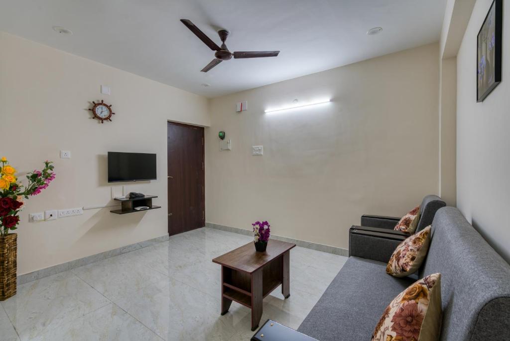 TV a/nebo společenská místnost v ubytování AAFIYA LAKEVIEW APARTMENTS
