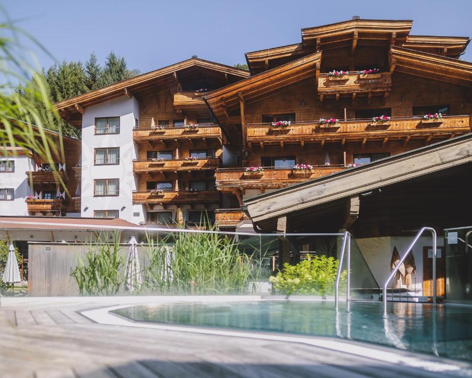 Bazén v ubytování Hotel DIE SONNE nebo v jeho okolí