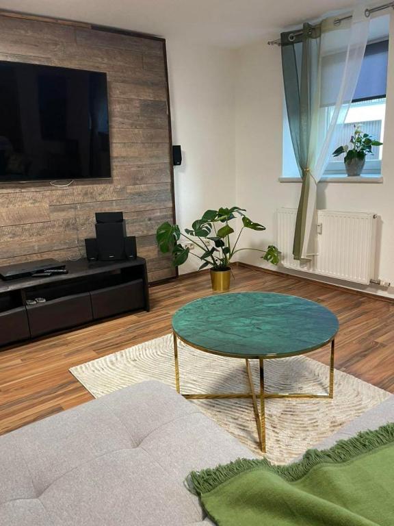 TV a/nebo společenská místnost v ubytování Alpenliebe