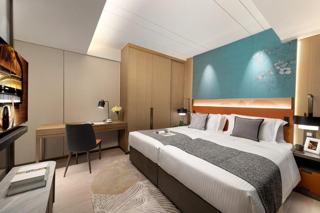 Łóżko lub łóżka w pokoju w obiekcie Ascott North Point Hong Kong