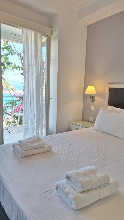 Postel nebo postele na pokoji v ubytování Sea Colours Parga