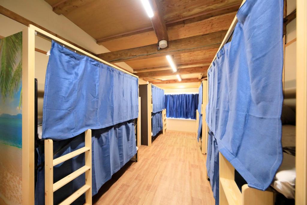 Fotografie z fotogalerie ubytování 恵比寿島まで歩く1分広くゲストハウス無料駐車場温泉利用可能の宿 v destinaci Šimoda