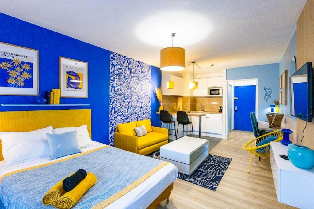 Neon Oasis - Parking - Terrasse - Wifi -, Nimes (precios actualizados 2025)