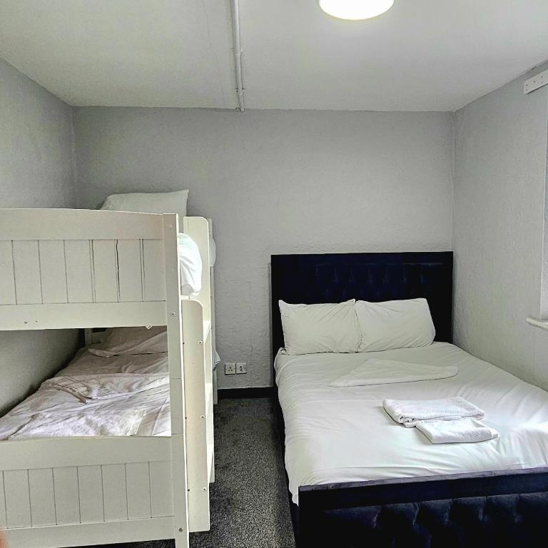 
Triple Room with Shower
