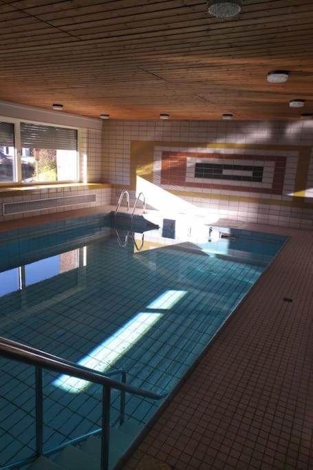 Bazén v ubytování Wohnung mit direktem Seeblick nebo v jeho okolí