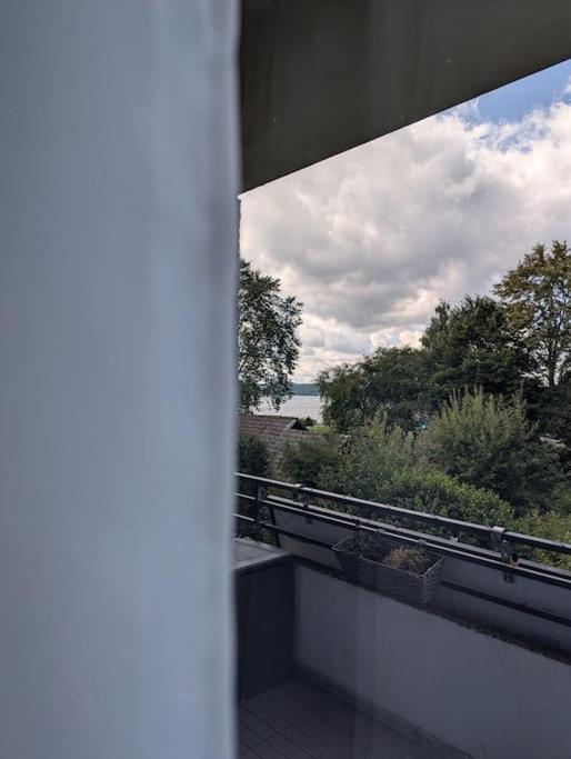 Balkón nebo terasa v ubytování Wohnung mit direktem Seeblick
