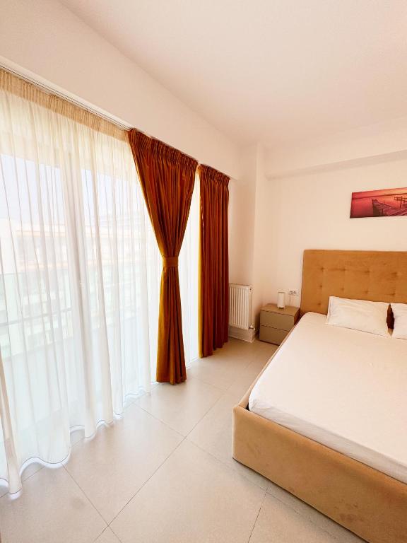 En eller flere senge i et værelse på Sunset apartment