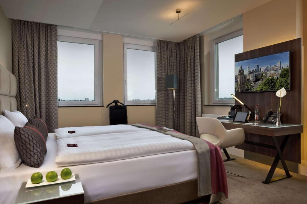 Postel nebo postele na pokoji v ubytování Flemings Selection Hotel Frankfurt-City