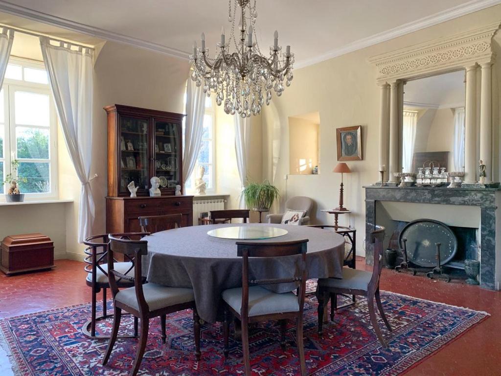 Fotografie z fotogalerie ubytování Château Meilhen v destinaci Les Mages