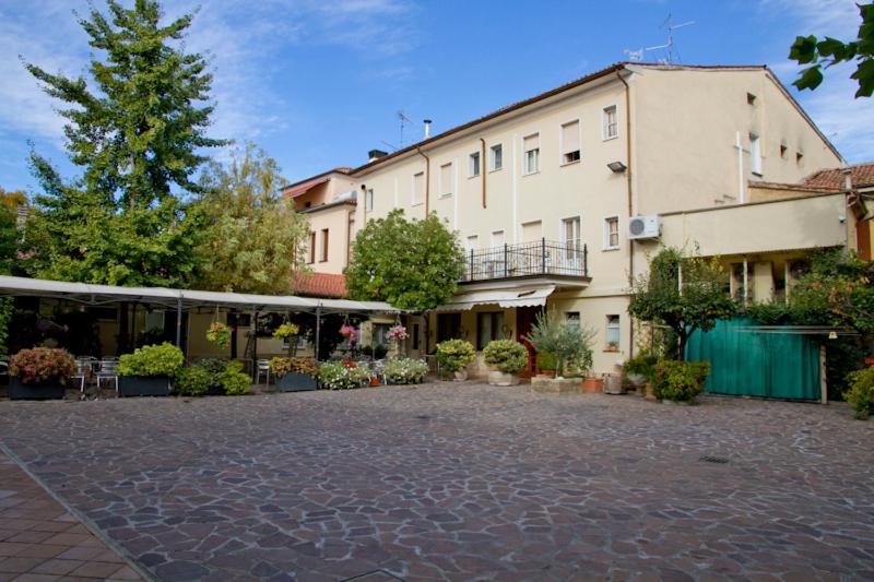 Budova, kde se hotel nachází
