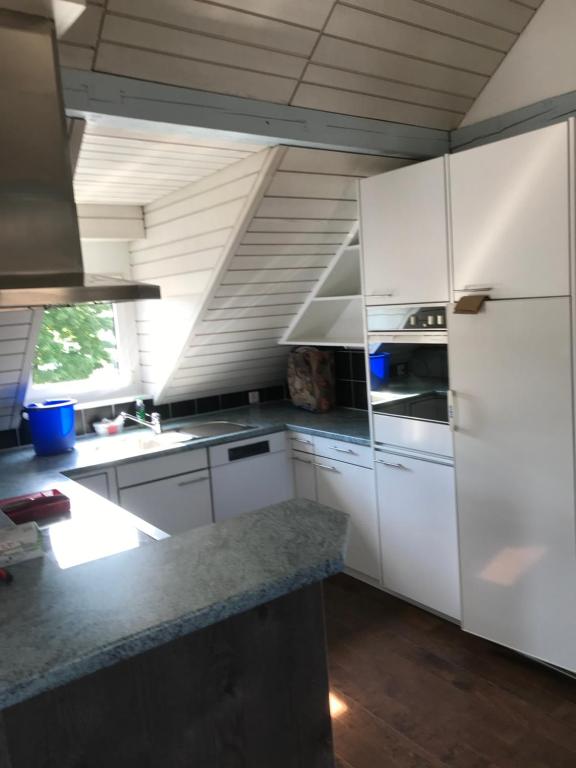 Kuchyň nebo kuchyňský kout v ubytování Ferienwohnung zentrale ruhige Lage auch gerne mit Kindern