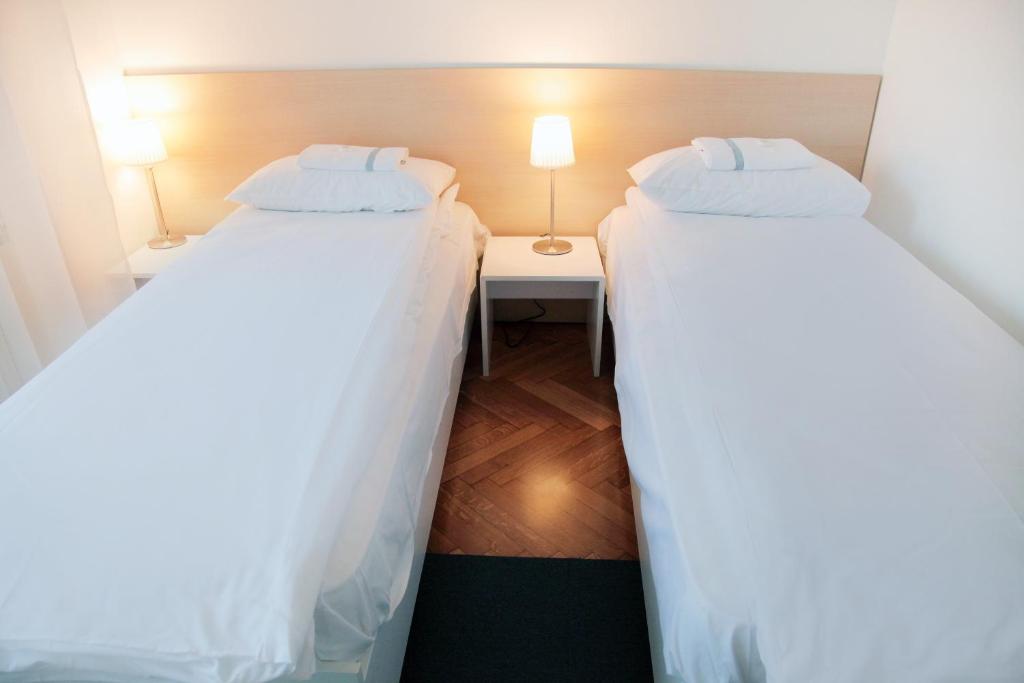 Hostel Karavan Inn - Habitación Doble Con Baño Privado