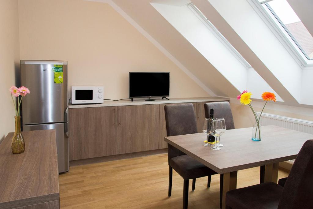 TV a/nebo společenská místnost v ubytování Limes Apartments