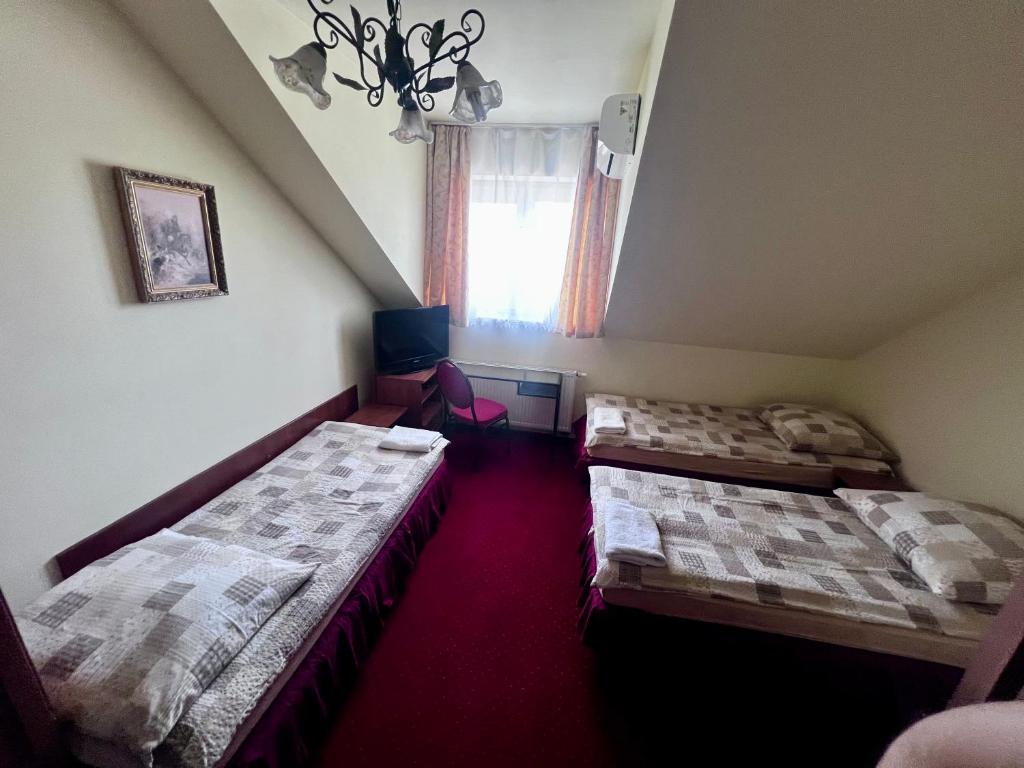 Postel nebo postele na pokoji v ubytování Zajazd Skorpion B&B