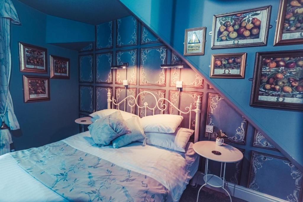Angel at Bourne - Deluxe Double Room