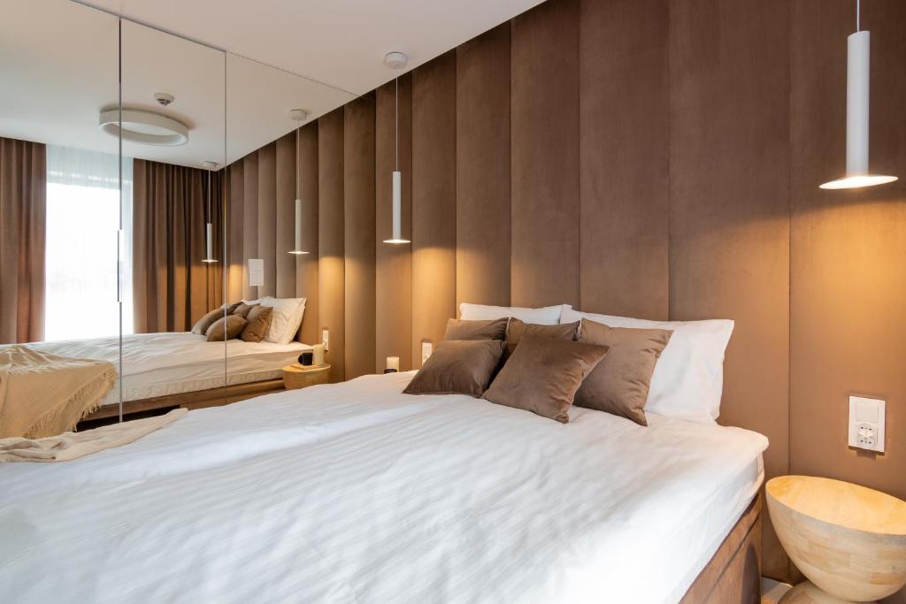 Postel nebo postele na pokoji v ubytování Green Port Boutique SPA Basen Apartament 128 Kołobrzeg Podczele Lwowska