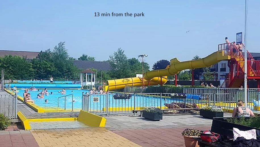 Bazén v ubytování EnJoy Natur, See und Meer Chalet Lauwersoog- 1-6 Pers- 3 Schlafzimmer, 2 Badezimmer- Frühes Einchecken ab 14 Uhr nebo v jeho okolí