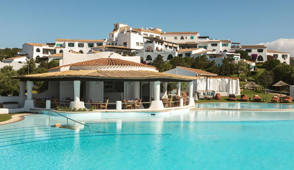 Bazén v ubytování Romazzino, A Belmond Hotel, Costa Smeralda nebo v jeho okolí