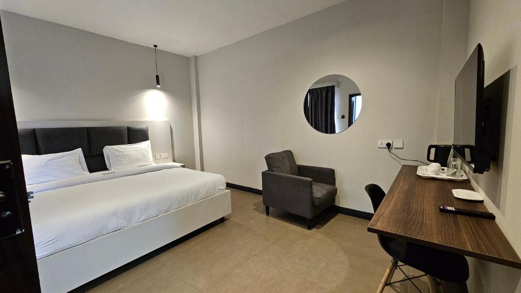 Postel nebo postele na pokoji v ubytování The Ivory Hotel