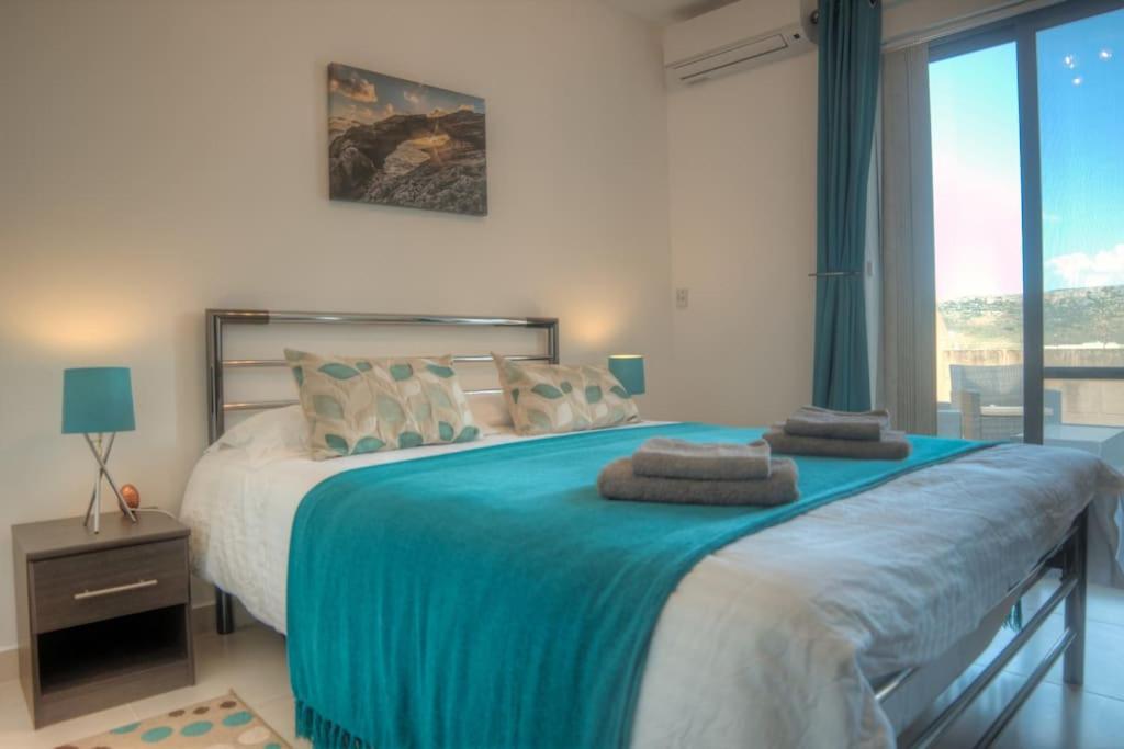 Rúm í herbergi á SeaHorse Penthouse