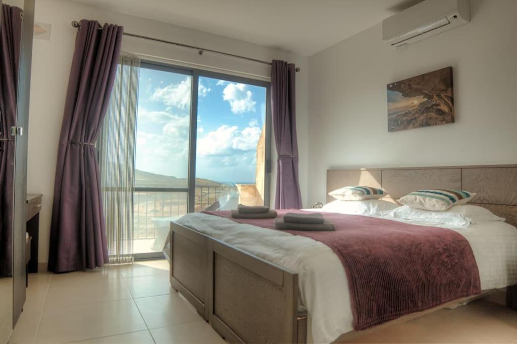 Rúm í herbergi á SeaHorse Penthouse