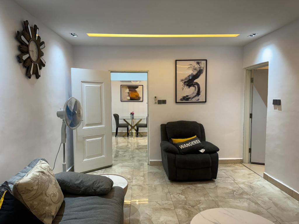 Posezení v ubytování Five Palms One Bedroom Pent House Apartment