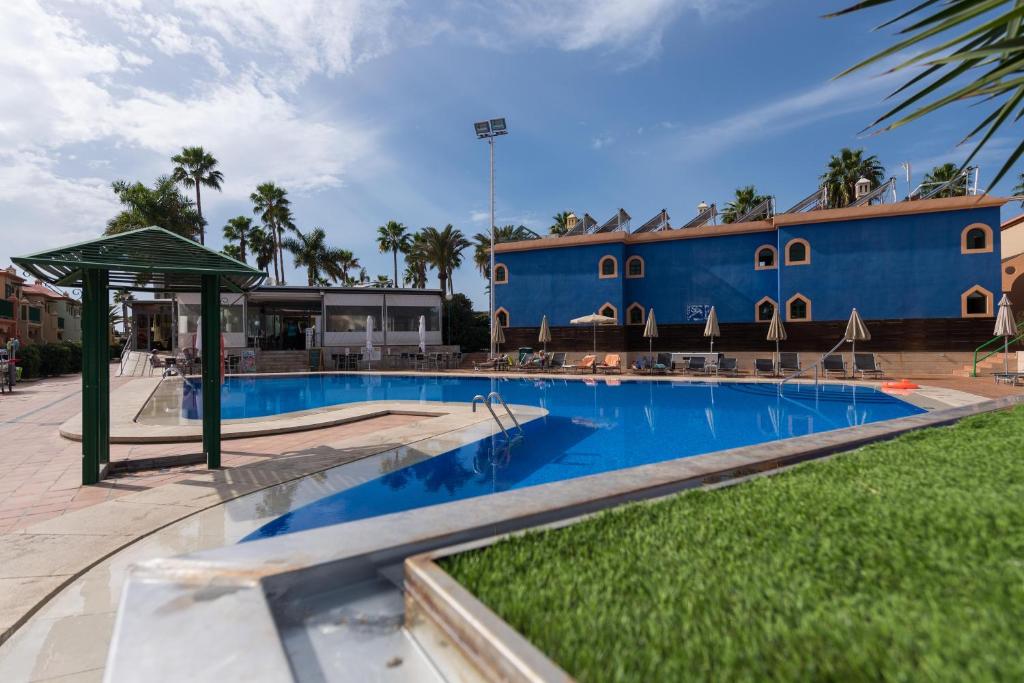 Bazén v ubytování eó Maspalomas Resort nebo v jeho okolí