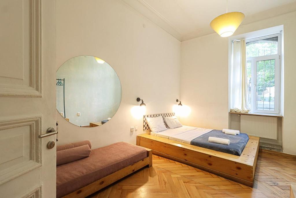 فضای داخلی Unique 3BR Apt in Old Tbilisi - By Wehost در تفلیس - تصویر ۳