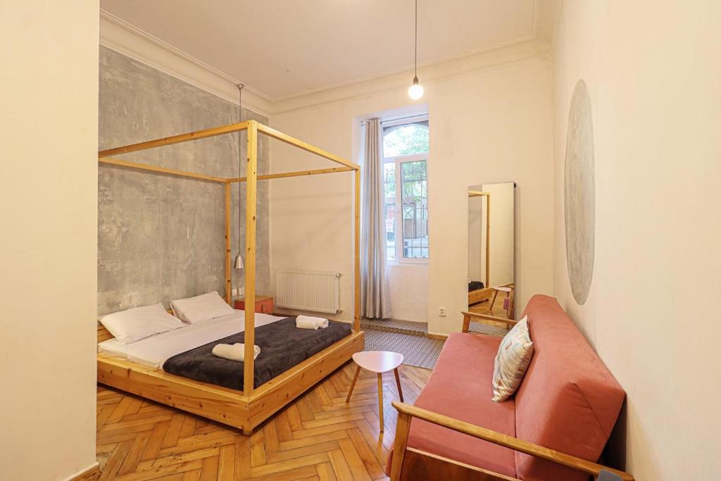 تصویر اتاق‌های Unique 3BR Apt in Old Tbilisi - By Wehost - تصویر ۲