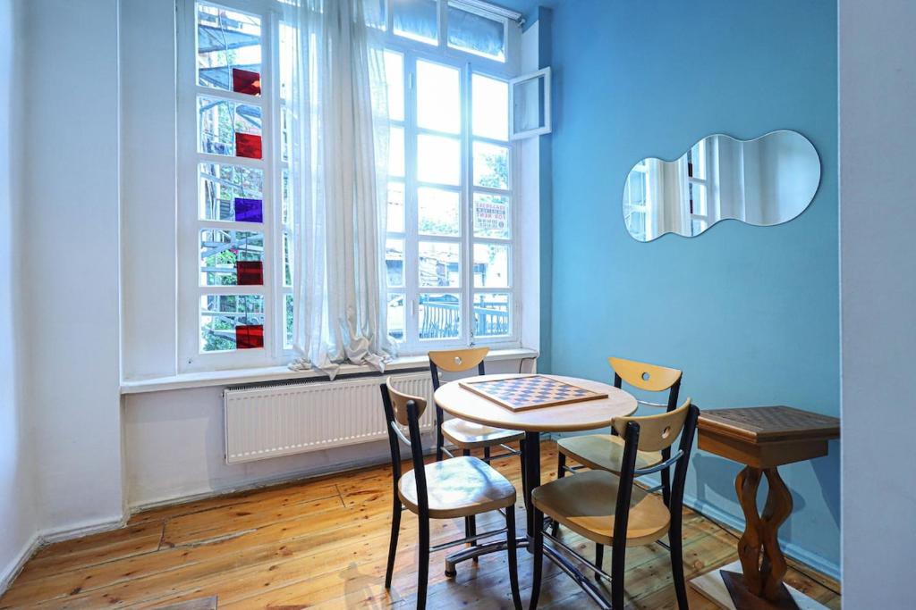 لابی و فضای عمومی Unique 3BR Apt in Old Tbilisi - By Wehost - تصویر ۵