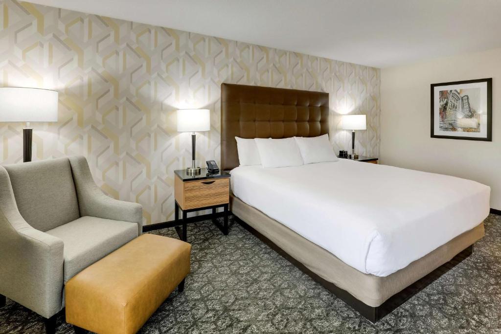 Drury Inn & Suites Birmingham Lakeshore Drive photo