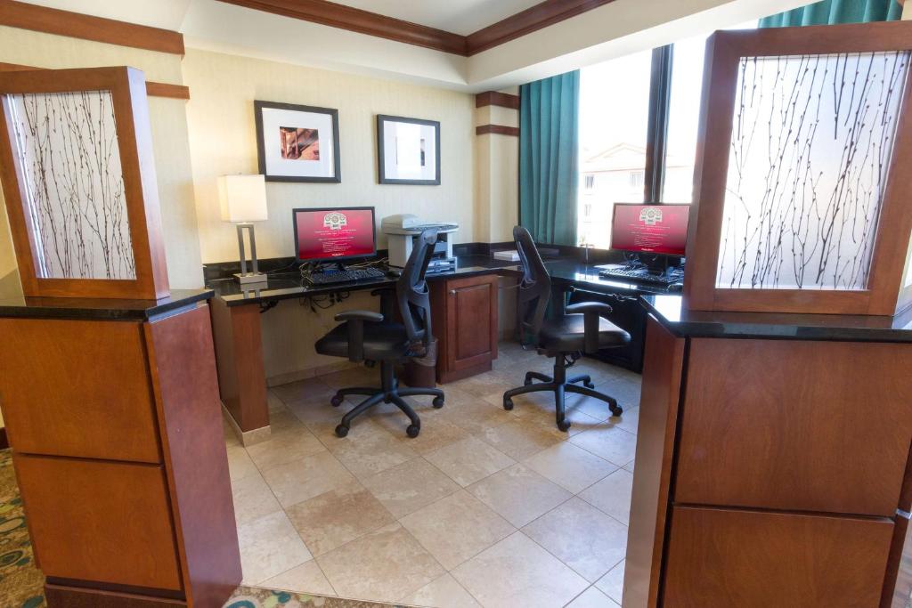 Drury Inn & Suites Birmingham Lakeshore Drive photo