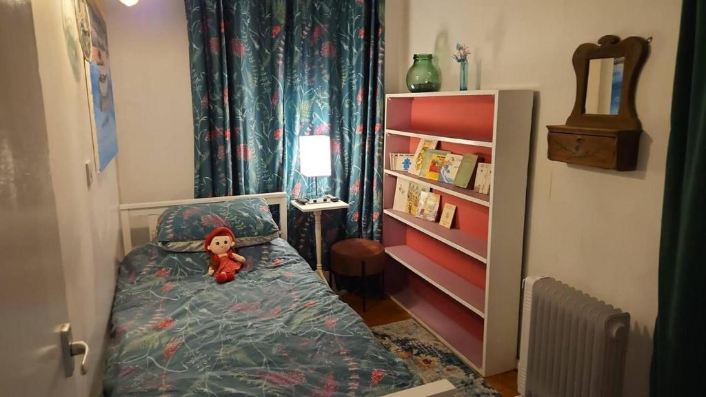 Кровать или кровати в номере Mersea Island Retreat - 4 Bedroom House