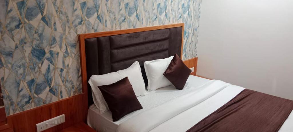 Postel nebo postele na pokoji v ubytování Hotel Nobel Inn