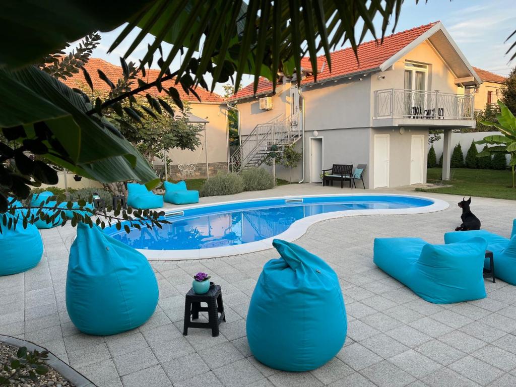 Bazén v ubytování Infinity nebo v jeho okolí