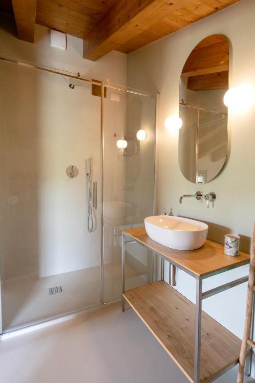 Koupelna v ubytování Agriturismo La Rosarnetta