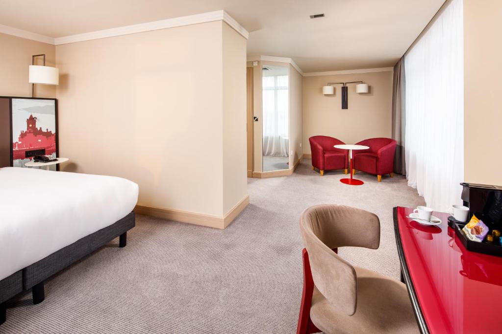 Mercure Cardiff Holland House Hotel & Spa - 