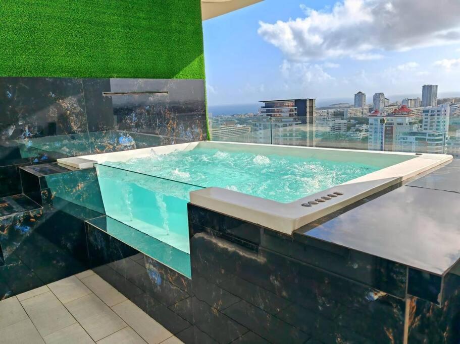 Curated visual reference: Visual Reference: Luxury Penthouse Con Jacuzzi Privado Gym Pool Santo Domingo Precios