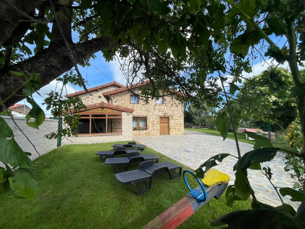 Κήπος έξω από το Casa Rural alquiler Cantabria