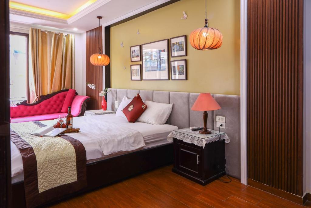 Postel nebo postele na pokoji v ubytování Art Hotel Ha Noi
