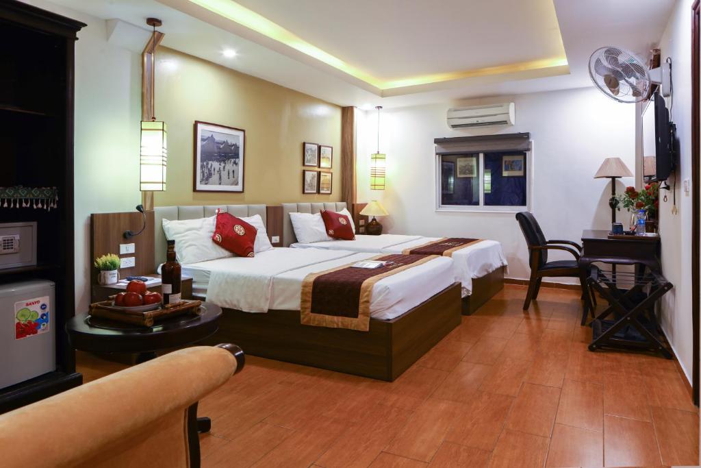 Postel nebo postele na pokoji v ubytování Art Hotel Ha Noi