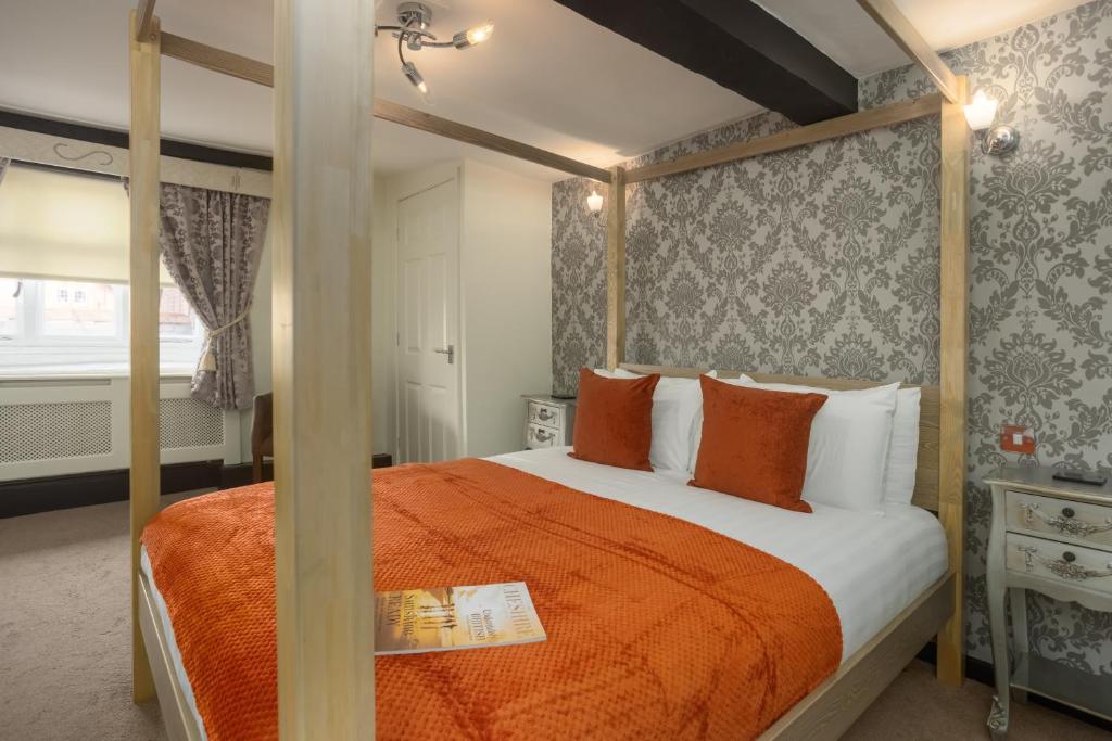 
Junior Four-Poster Room
