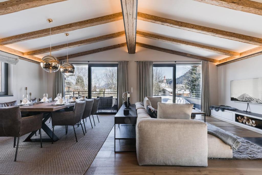 Posezení v ubytování Genießen Sie Bergblick & Sauna im modernen Chalet