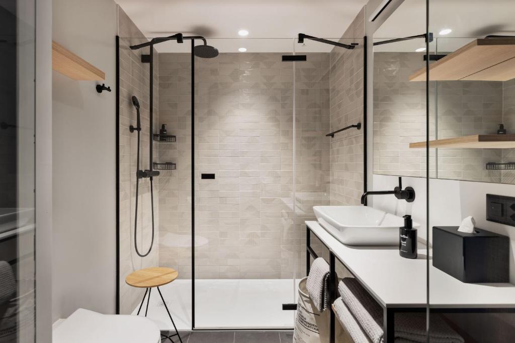 Stay KooooK Geneva City - Online Check In - Resim 19