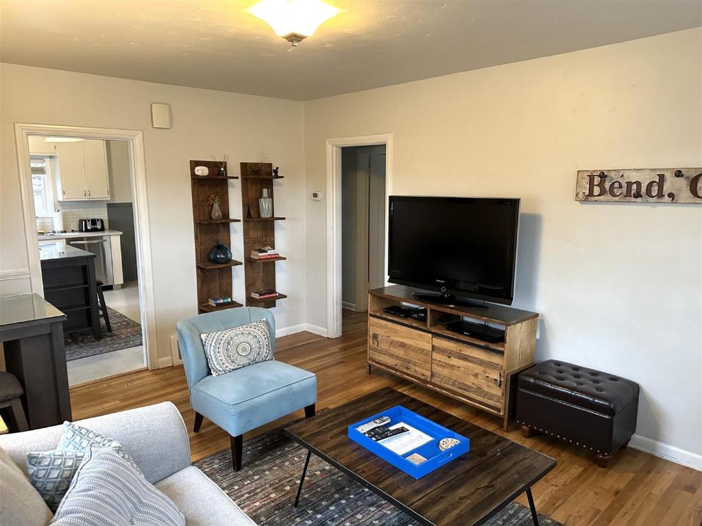 a living room with a couch and a tv at Bluebird Day - Hill Street Beauty in Bend