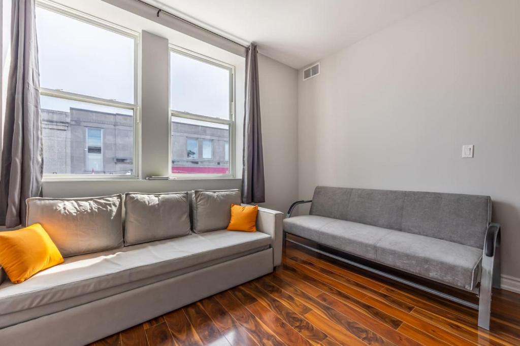 Χώρος καθιστικού στο Peaceful 1BR Oasis Near Niagara Falls Attractions
