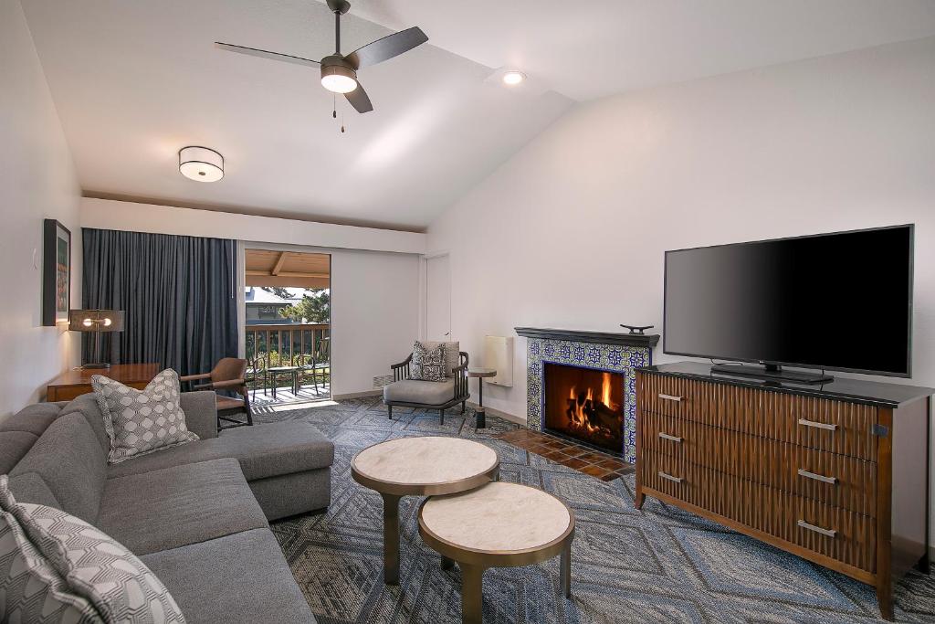 Half Moon Bay Lodge photo